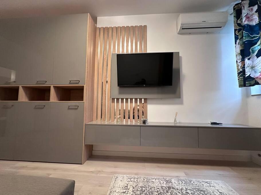 Cozy 1 Bedroom Apartment! Boekarest Buitenkant foto